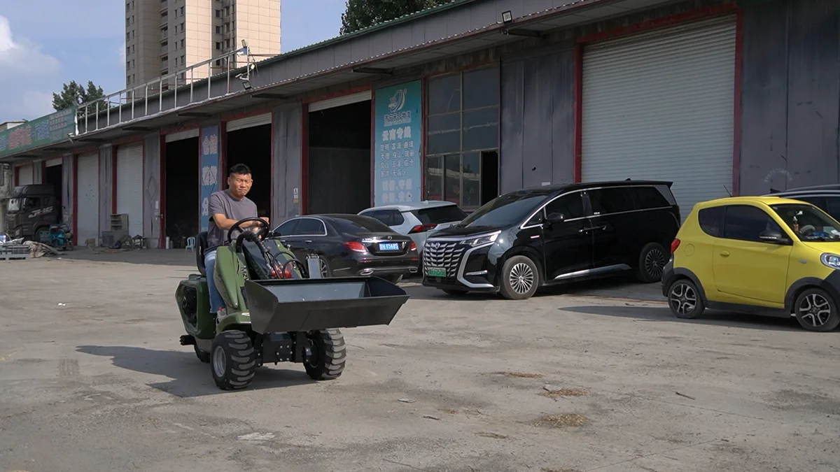 TYPHON MZVT Maneuverable Zero-Radius Vector Tri-Loader Real Machine Movement and Driving Footage